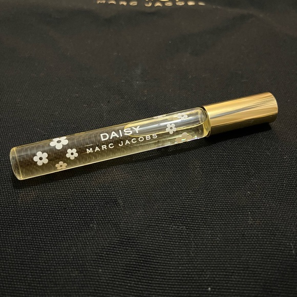 Marc Jacobs Daisy Tote Bag and Travel Fragrance - Picture 3 of 4